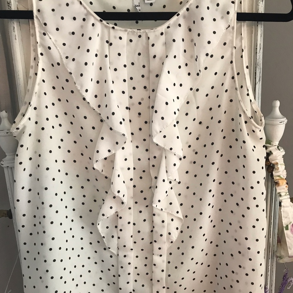 Elle size Medium sleeveless black & white polka dots.